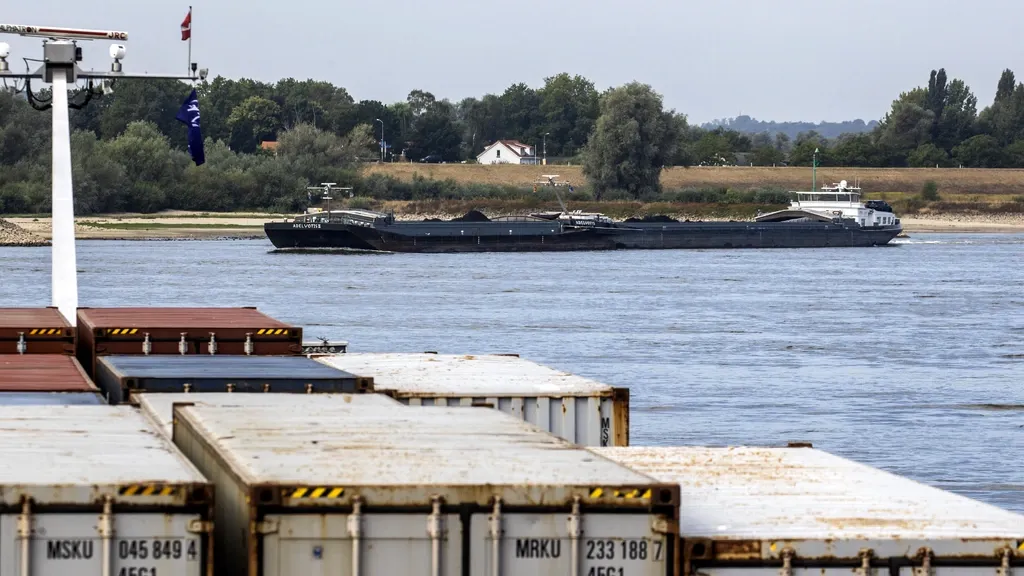 Drought Exposes the Economic Importance of Dutch Waterways