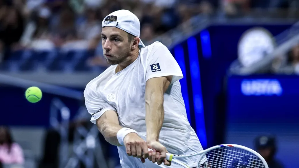 Griekspoor eliminated in first round of Shanghai Masters by determined Russian qualifier