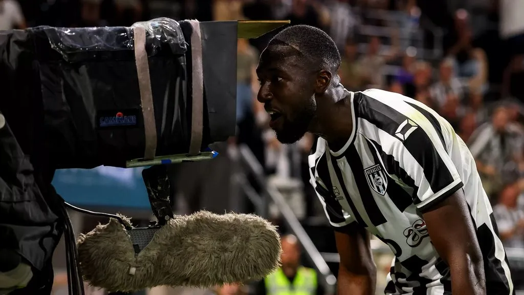 Heracles striker N'Djoli back in the spotlight, Breda supports Seuntjens in a difficult time