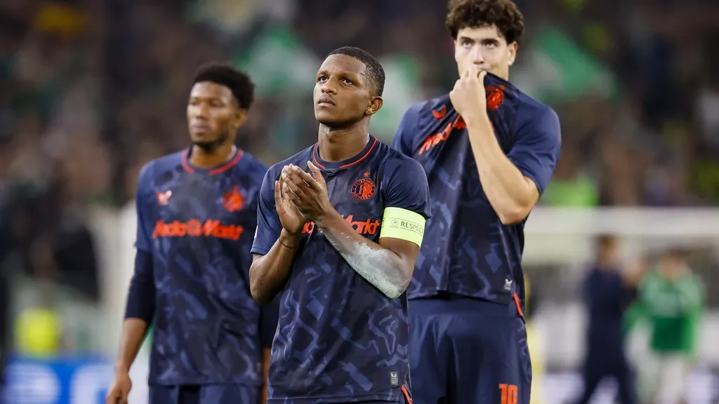 Frustration at Feyenoord after loss 'on details'; Valente accepts responsibility for the penalty
