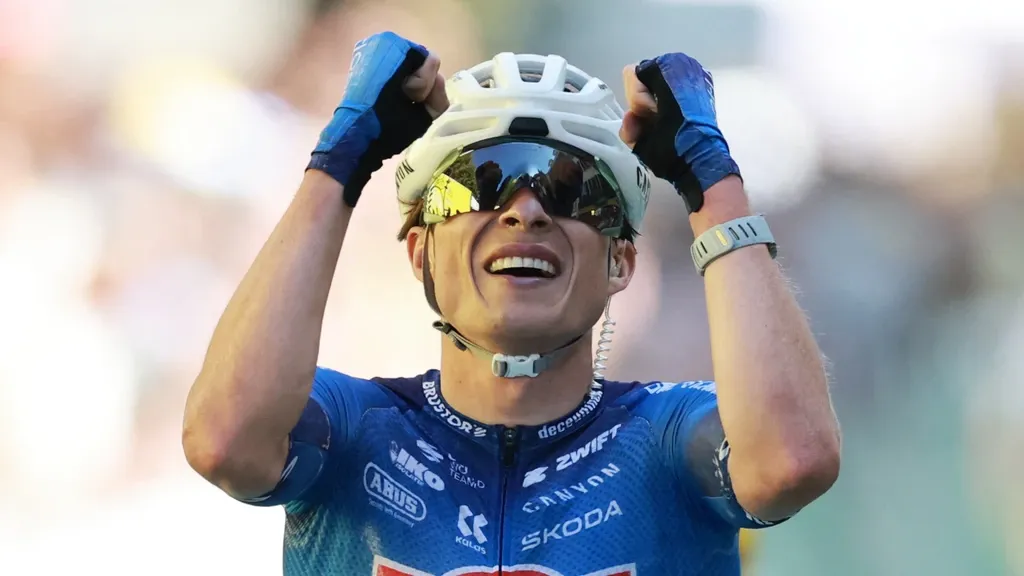 Philipsen sprints to victory on intense Tour stage with help from Van der Poel