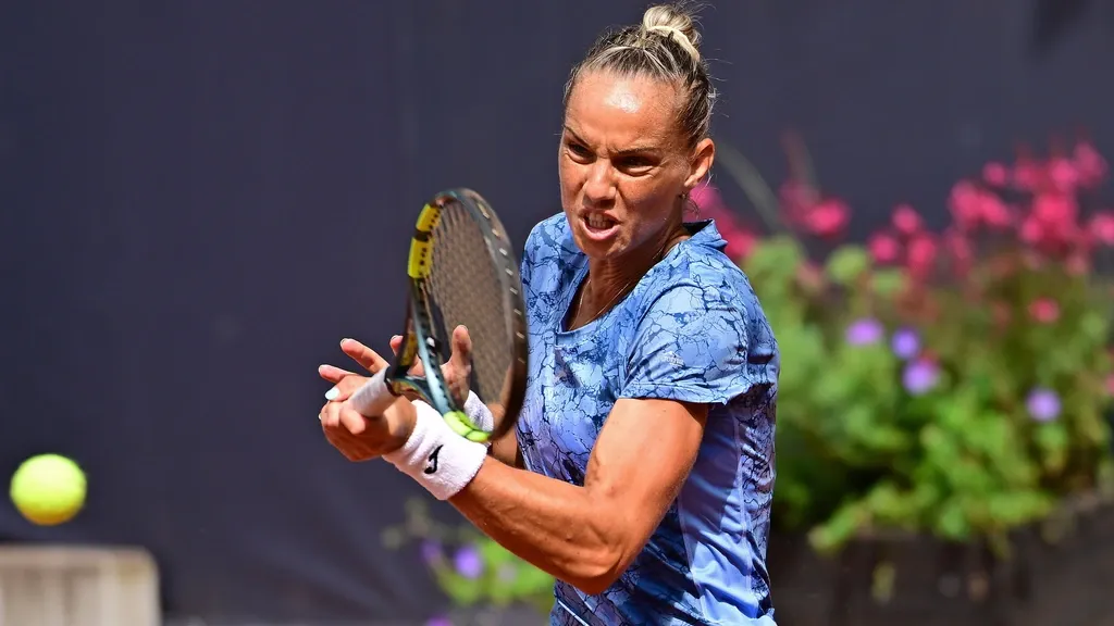 Former champion Rus eliminated in first round of Hamburg clay tournament