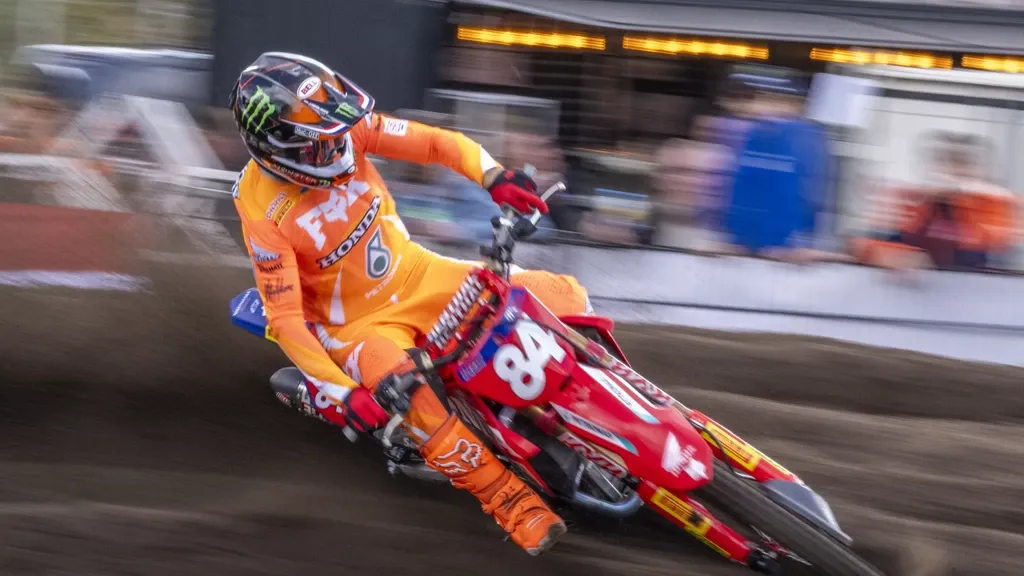 Herlings had to work hard in Arnhem for victory in first race of the Dutch GP