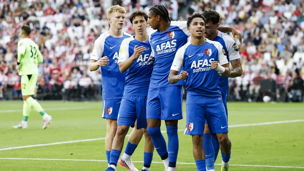 Our AZ thrashes PSV in Johan Cruyff Shield after Veerman’s early red card