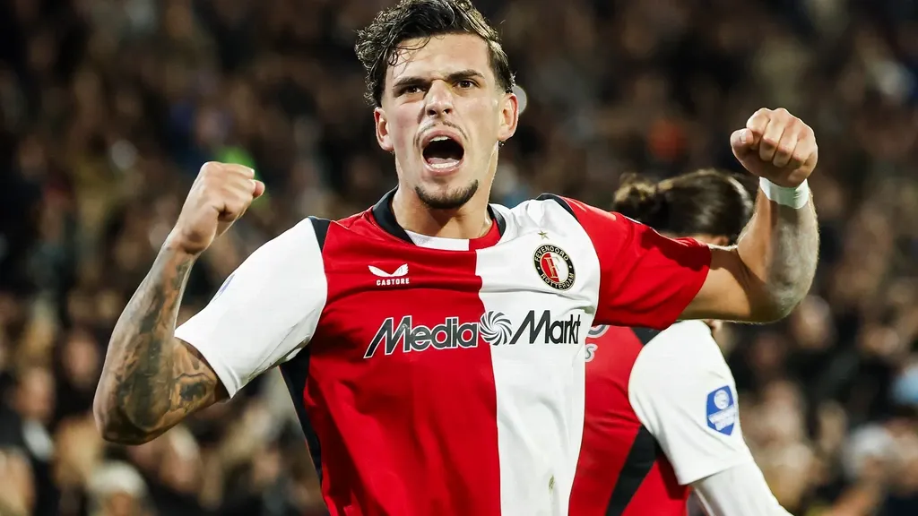 Feyenoord takes top spot in Eredivisie after big win over AZ