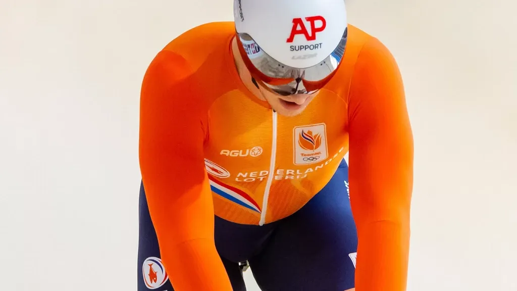 Surprising early exit for Hoogland in keirin at Track Cycling Worlds, Lavreysen advances