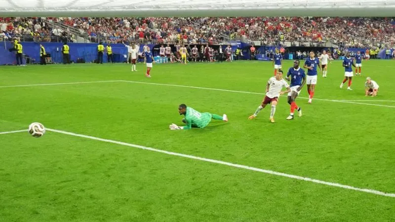 Spain qualify for World Cup final after 2-0 win over France