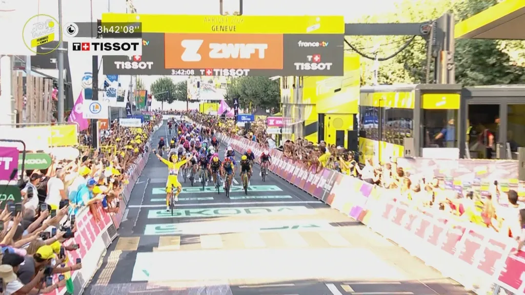 In yellow jersey Wiebes wins second Tour stage too, solo Markus foiled just before finish