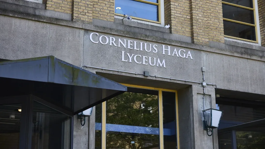 State Secretary demands immediate fixes at Cornelius Haga Lyceum — threatens to choke off funding