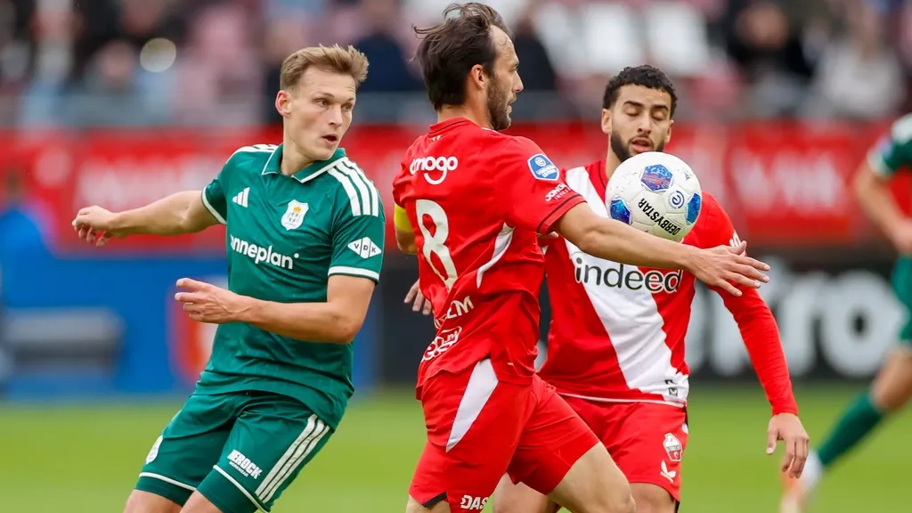 Utrecht avoids home defeat to PEC thanks to Van Duijn's late strike