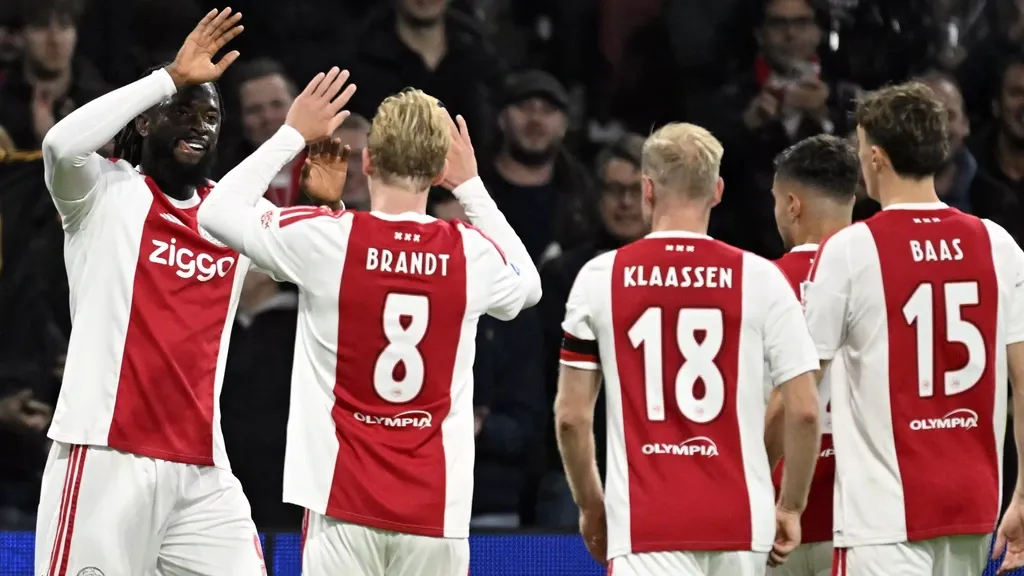 Ajax frees itself from the AZ curse thanks to early Arokodare goal