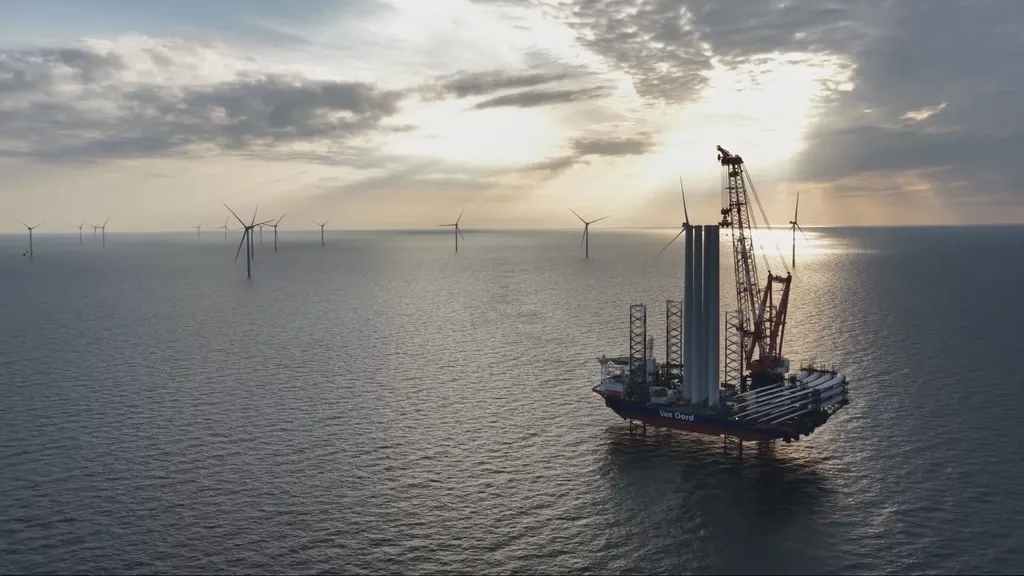Cabinet pushes subsidies and talks to prevent further delays to offshore wind