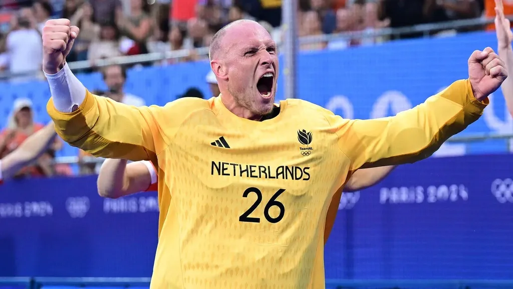 Surprising comeback for goalkeeper Blaak after some good old-fashioned Dutch bargaining