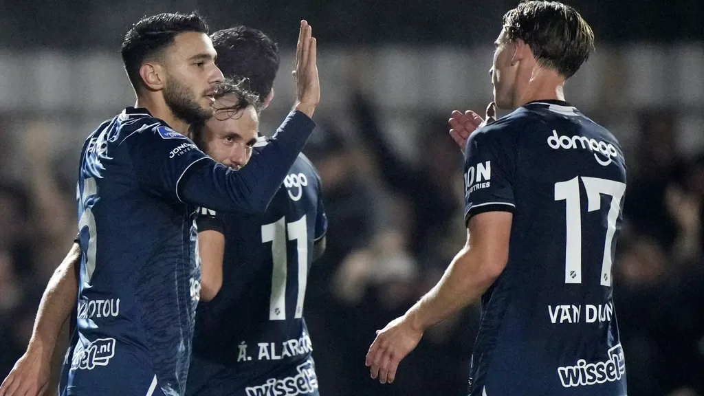 Utrecht reaches second cup round after narrow win at Kozakken Boys