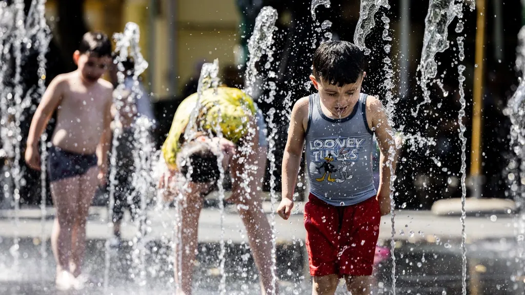 Less spending during code red heat warnings, especially outside cities