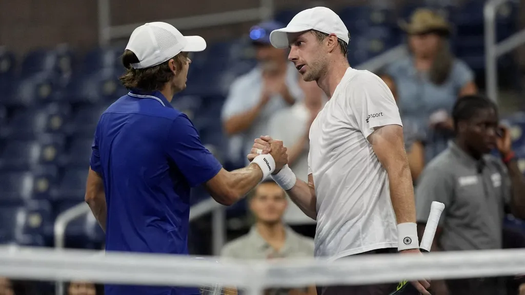Van de Zandschulp delivers big surprise at US Open; De Jong just falls short