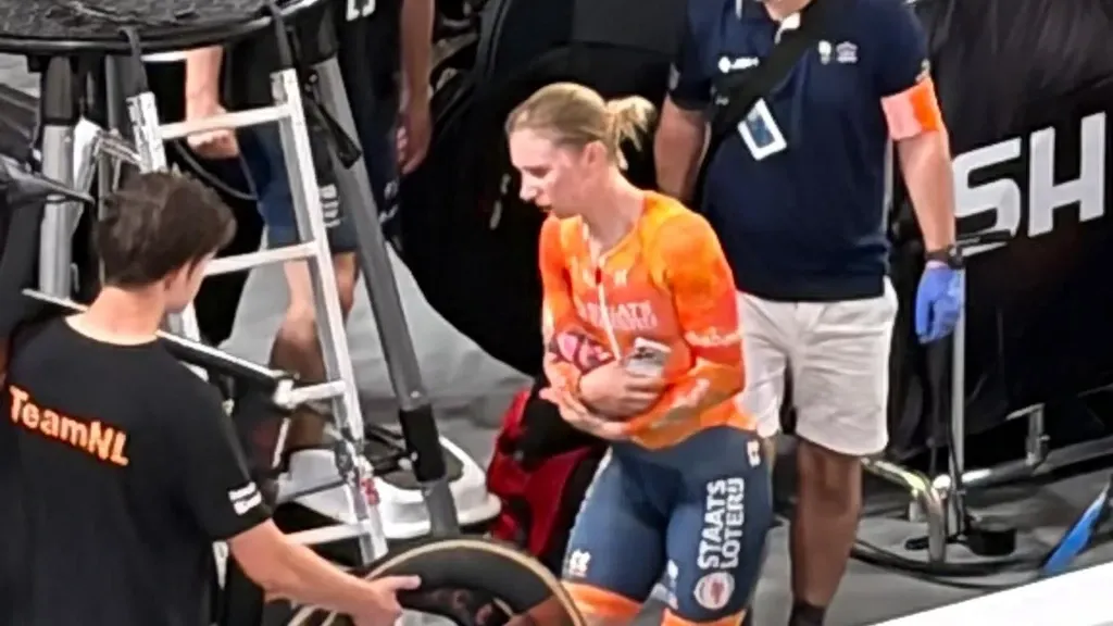 Wiebes crashes hard in omnium at Track Cycling Worlds and withdraws