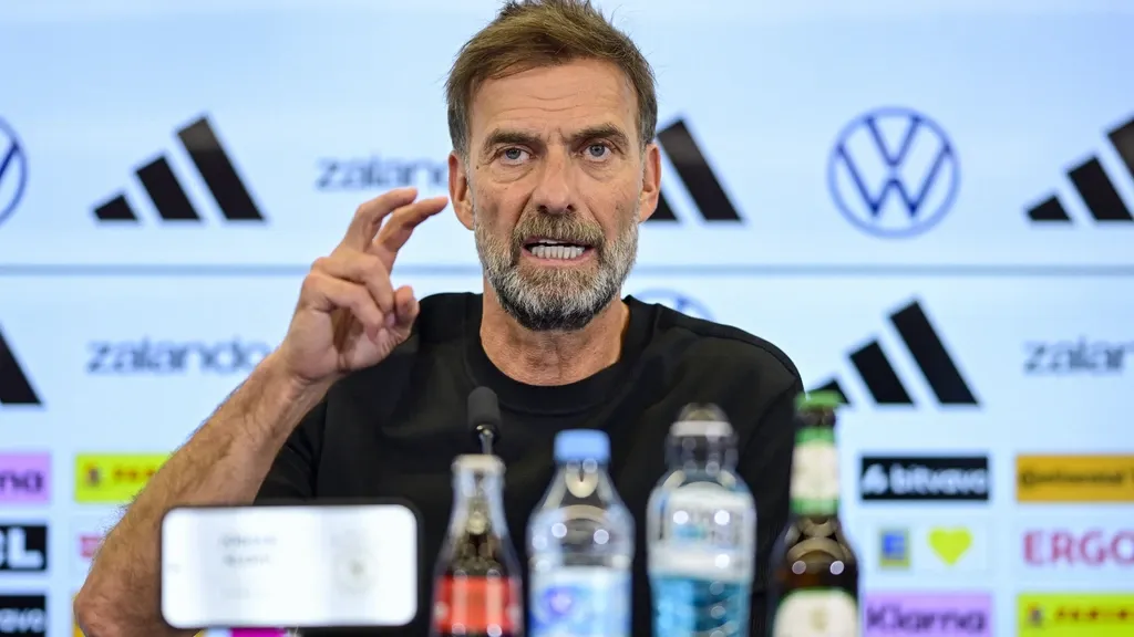 German national coach Klopp warns the biased media: 'If you misbehave, I'm out'