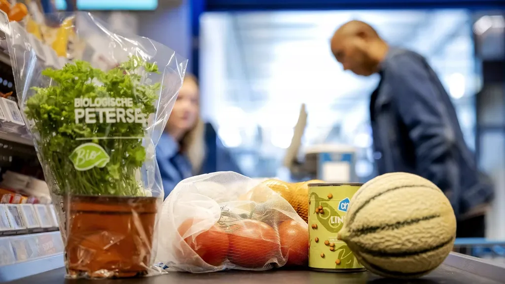 A-brands in supermarkets pricier again while budget brands get cheaper — consumers see the gap widen