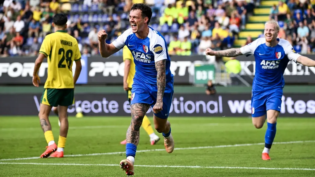 Hornkamp delivers table-toppers AZ a third win against ten-man Fortuna Sittard