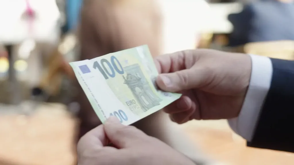 'Do you have change from 100?' Bigger notes in ATMs seem to catch on
