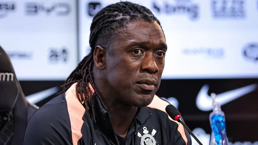 Seedorf resigns from KNVB supervisory board to take Corinthians coaching job