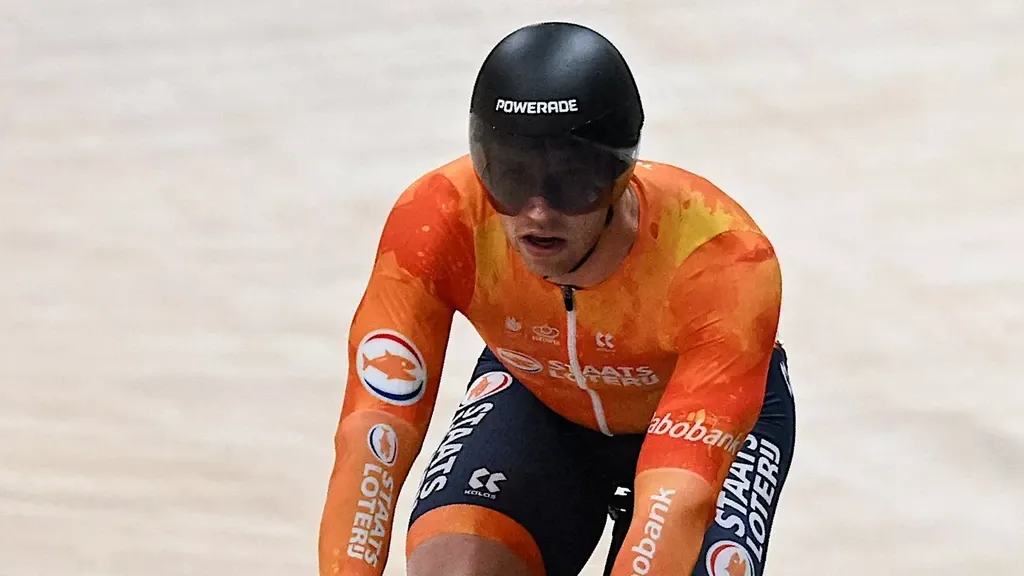 Lavreysen into sprint final; Van de Wouw must fight through repechage