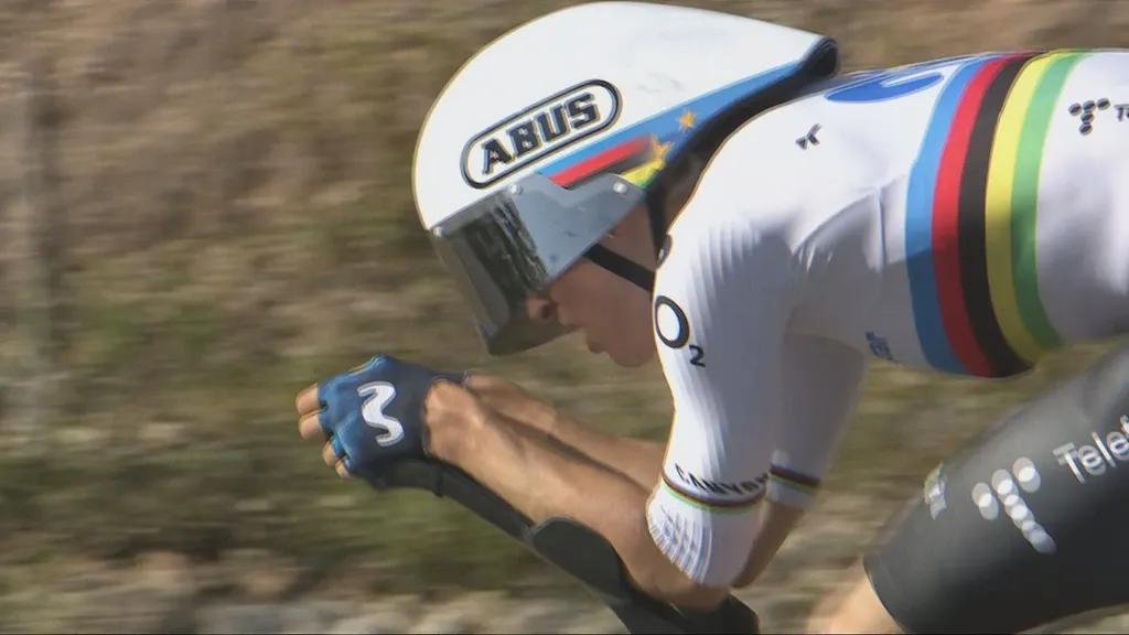 Reusser strikes in time trial and grabs yellow, Vollering takes a strong step toward overall victory