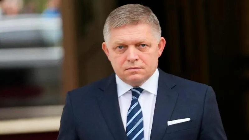 Fico spoke to Vučić’s supporters and gave him his backing