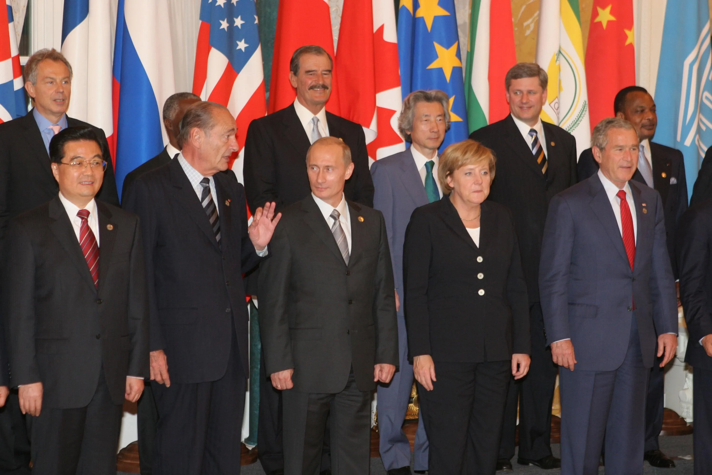 Vladimir Putin among world leaders at the St Petersburg summit, 2006