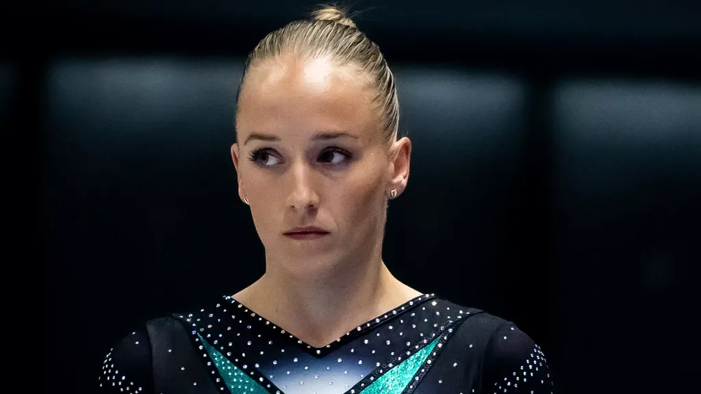 Wevers falls on return on the beam and looks set to miss EC final