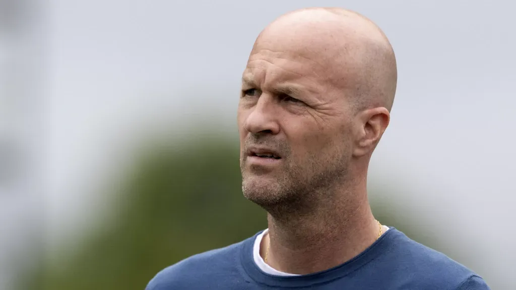 Ajax must close the gap with PSV, Cruijff says: 'Season mustn't be over by December'