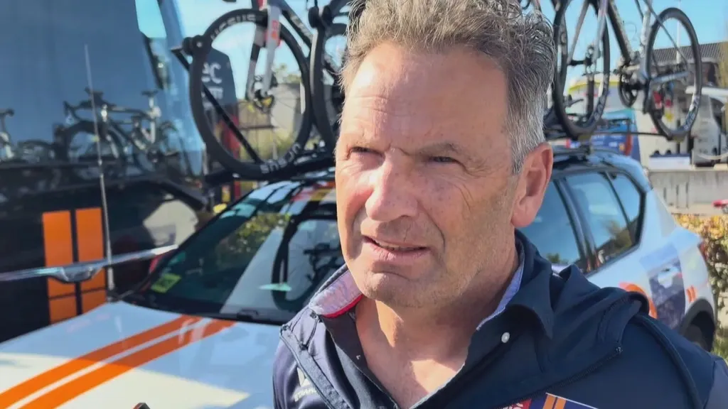 Picnic-PostNL sports director Kemna seriously injured after fall from roof