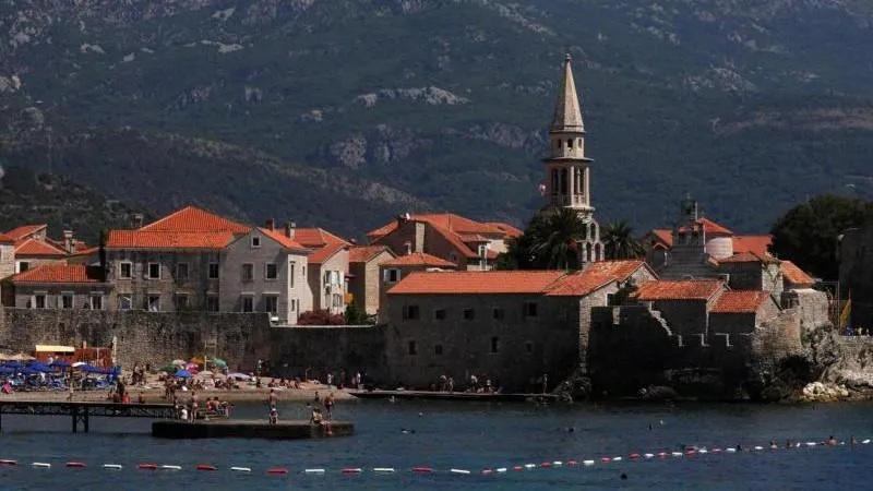 Montenegro notifies introduction of visas for Russian citizens, yielding to EU pressure