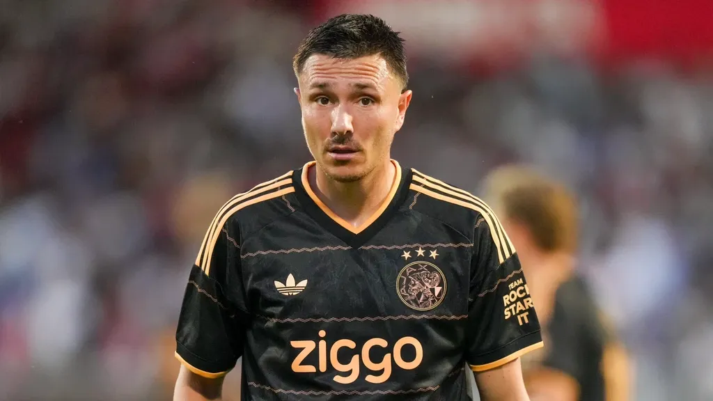 Ajax to Dublin without Berghuis but with Godts; Hilgers back training at Twente