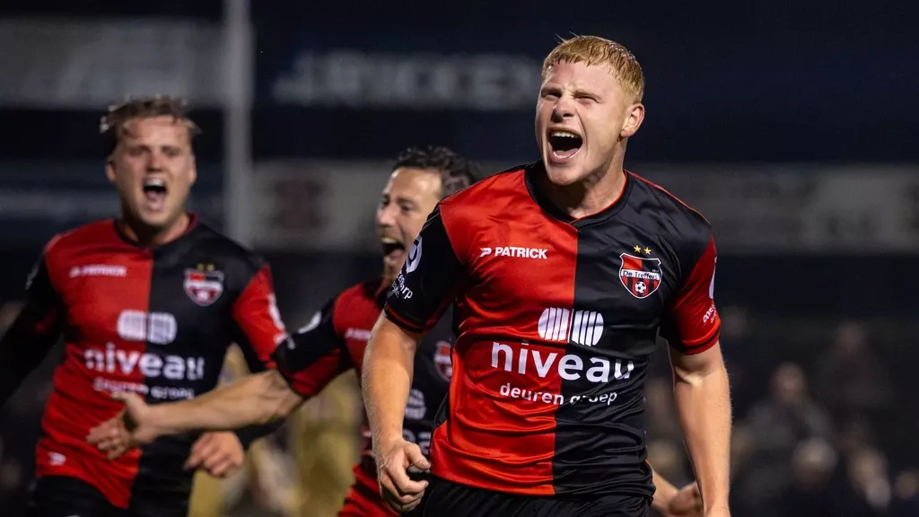 Coach Theo Janssen steers amateurs De Treffers to surprising cup victory over Heracles