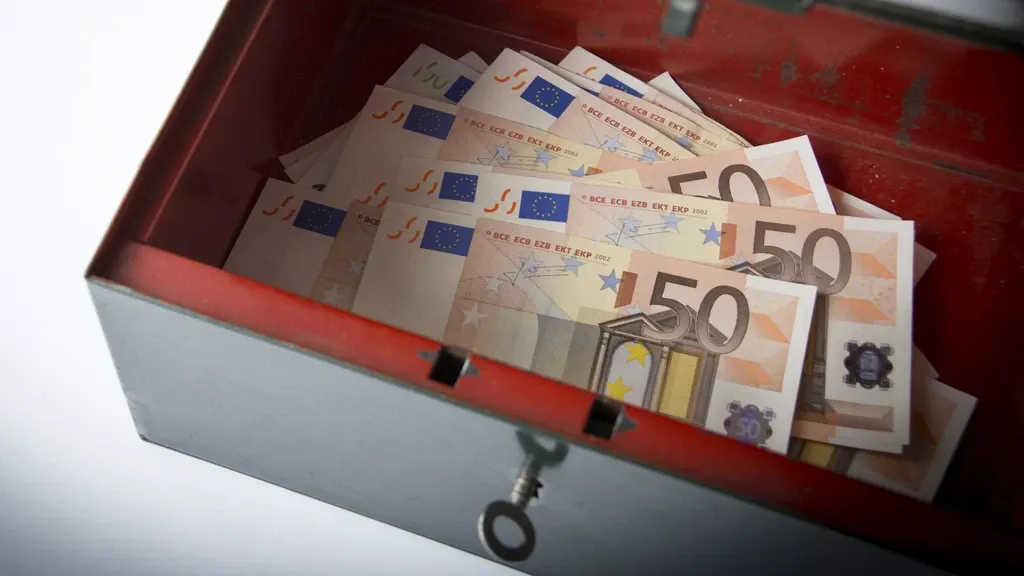 Netherlands forced to pay billions more in interest amid global unrest