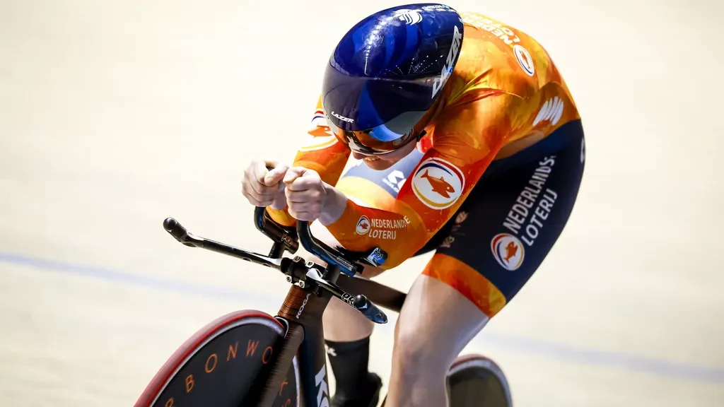 Van de Wouw loses world title in kilometre time trial; Van Rooijen takes a respectable third