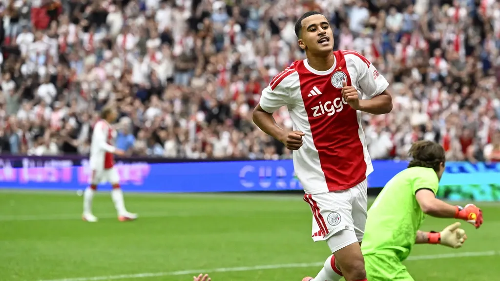 Ajax wins friendly against Burnley between European ties
