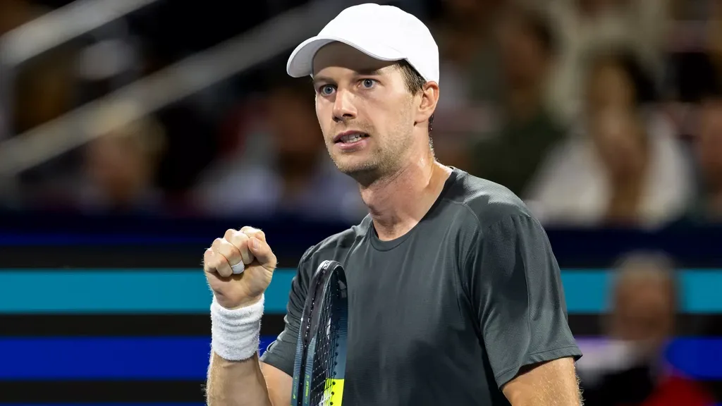 Van de Zandschulp advances to Cincinnati second round; De Jong eliminated immediately