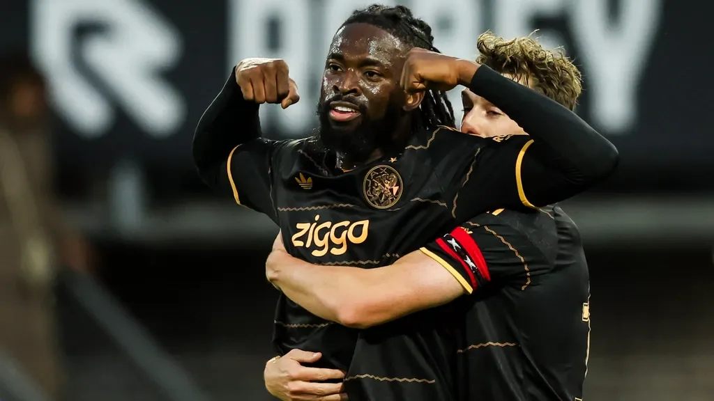 Reluctant Ajax grinds past Sparta in Rotterdam and closes in on leaders Feyenoord