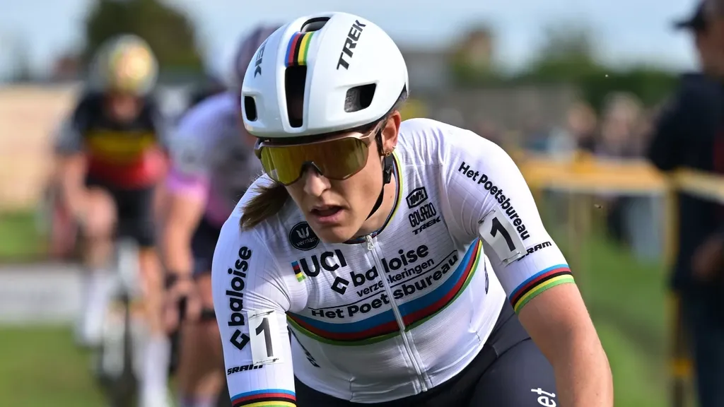 World champion Lucinda Brand claims Superprestige opener in Overijse — proud Dutch podium