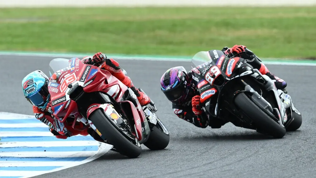 Márquez takes MotoGP lead from Martín after wrist broken in crash