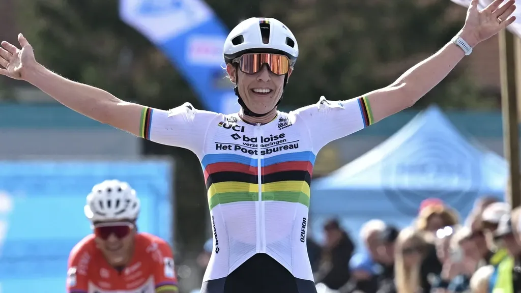 100 kilograms of mussels for world champion Brand after winning the start of the cyclocross season — a nice nod to European traditions
