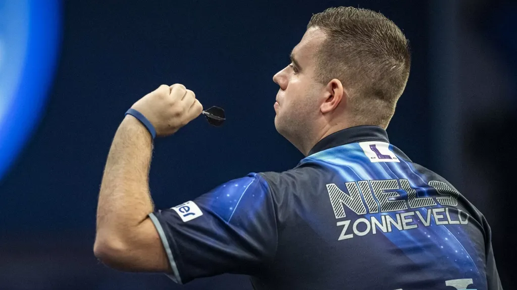 Darts player Zonneveld keeps surprising and reaches quarterfinals at World Grand Prix