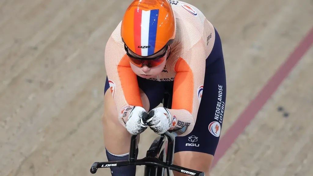 Para-cyclist Van den Aarssen wins world kilo title, debutant Blok takes bronze