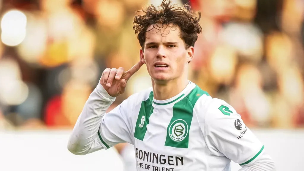 FC Groningen wins clash marred by errors and dubious penalties given to Excelsior