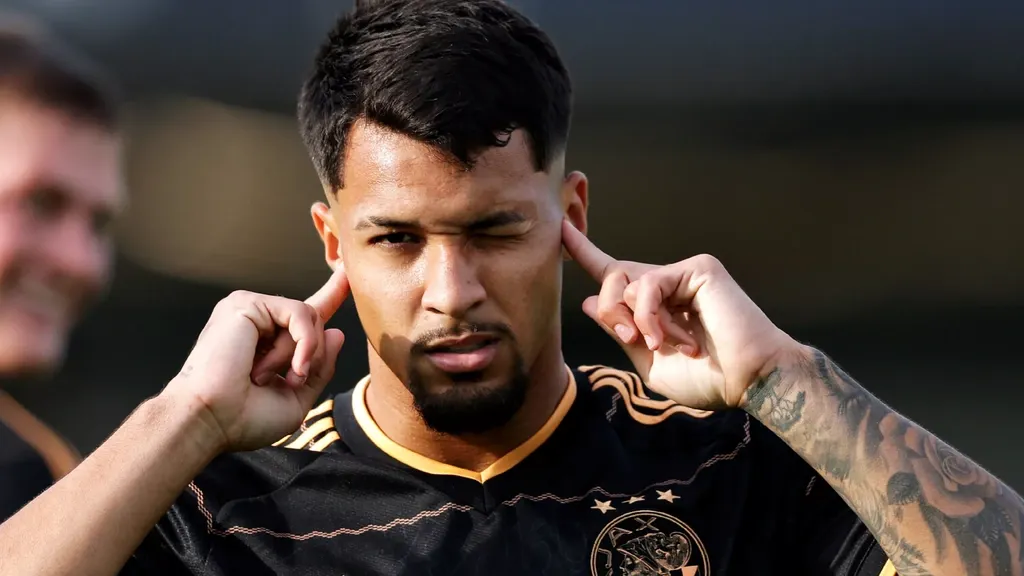 Ajax resumes the Eredivisie without Dolberg — but the coach expresses confidence in Leonardo