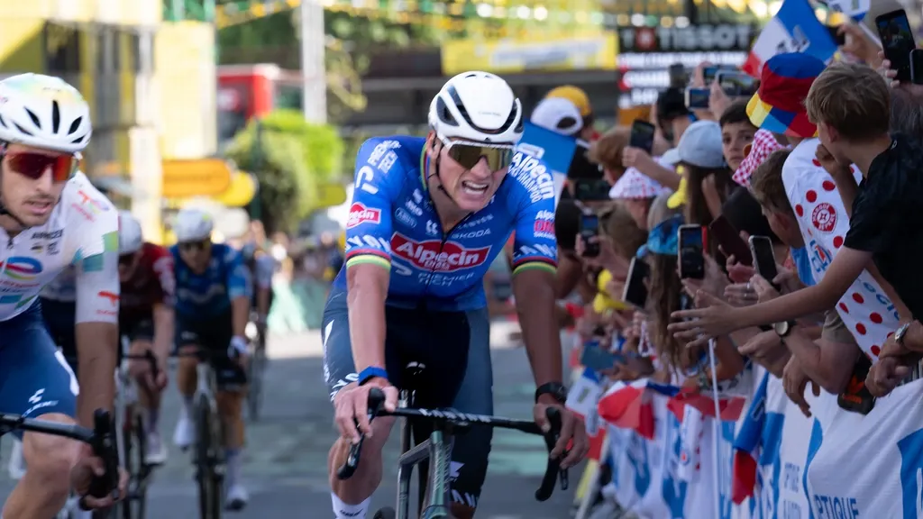 Terribly hard, terribly beautiful: Dutch Tour riders exhausted after chaotic stage