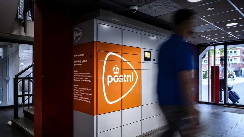 PostNL delivers fewer parcels, mainly decline in packages from Asian webshops